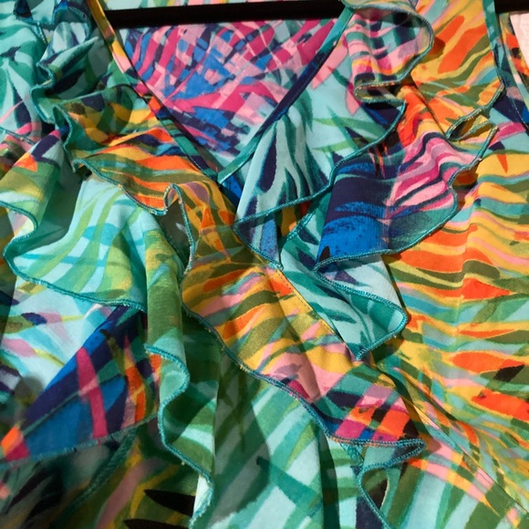 Beautiful breezy sleeveless summer top - Picture 5 of 6